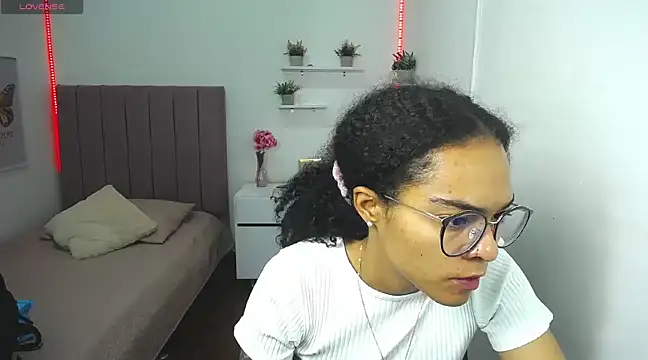 Nina lovee  online show from 03/07/25, 12:56