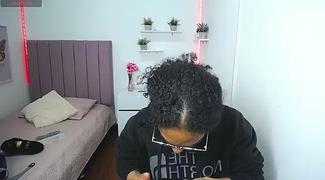 Nina lovee  online show from 03/10/25, 03:52