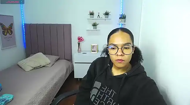 Nina lovee  online show from 03/15/25, 12:34