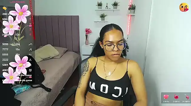 Nina lovee  online show from 03/15/25, 06:43