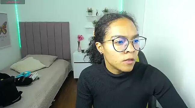Nina lovee  online show from 03/18/25, 12:47