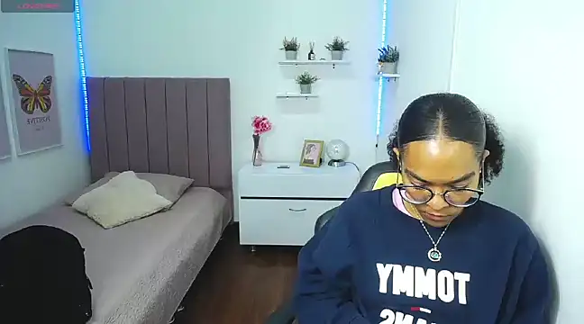 Nina lovee  online show from 03/20/25, 03:25