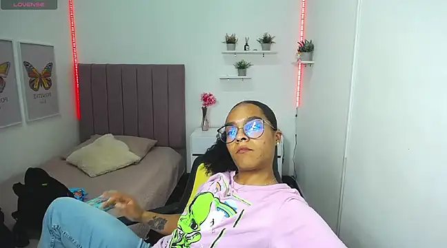 Nina lovee  online show from 03/20/25, 06:31