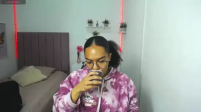 Nina lovee  online show from 03/21/25, 12:39