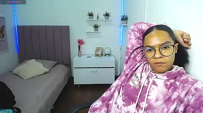 Nina lovee  online show from 03/21/25, 03:46