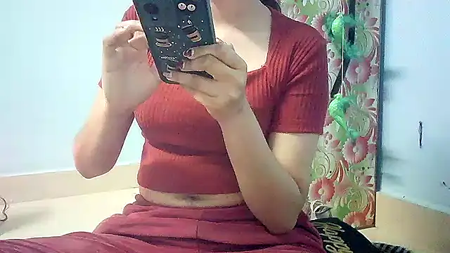 lovelydesi21 online show from 02/12/25, 12:01
