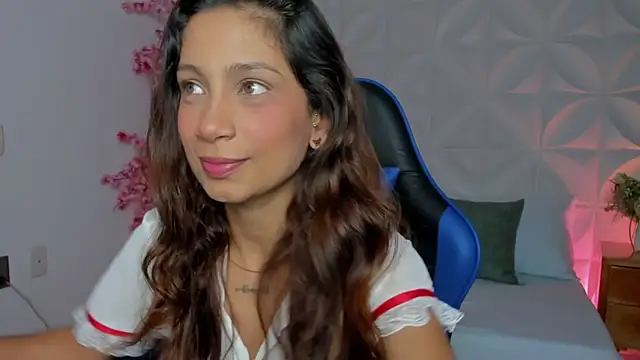 Snapshot of cora_22 chatting on 04/09/26, 01:05 cora 22 online show from 04/09/26, 01:05