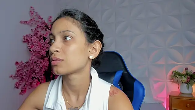 Snapshot of cora_22 chatting on 04/10/26, 12:54 cora 22 online show from 04/10/26, 12:54