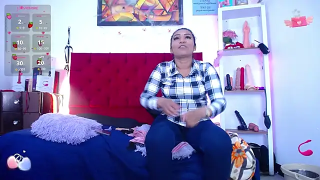 Snapshot of louise_nails chatting on 11/14/25, 03:00 louise nails online show from 11/14/25, 03:00