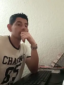 Snapshot of max_power1 chatting on 10/04/25, 09:24 max power1 online show from 10/04/25, 09:24