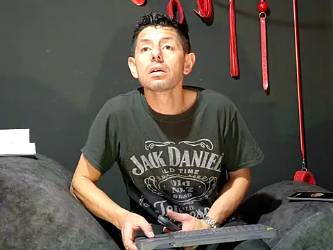 Snapshot of max_power1 chatting on 11/08/25, 08:29 max power1 online show from 11/08/25, 08:29