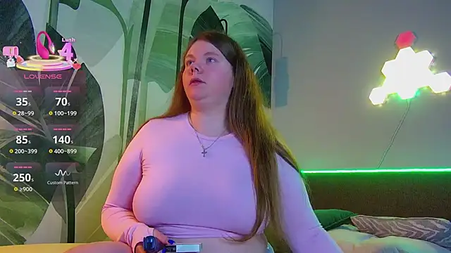Snapshot of RubyValen chatting on 03/19/26, 01:31 RubyValen online show from 03/19/26, 01:31