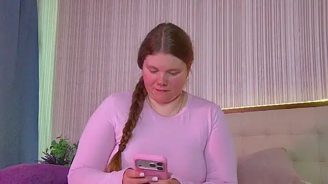 Snapshot of RubyValen chatting on 06/10/26, 02:01 RubyValen online show from 06/10/26, 02:01