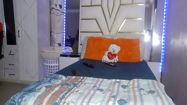 Snapshot of SexyyNana chatting on 11/19/25, 11:27 SexyyNana online show from 11/19/25, 11:27