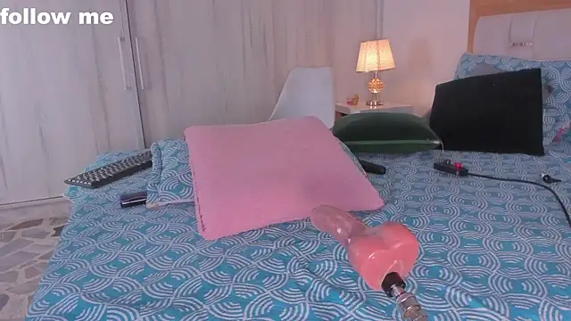 missjuliaa  online show from 12/17/24, 09:17