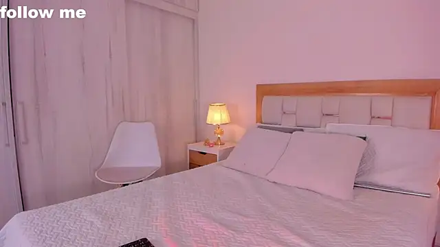 missjuliaa  online show from 01/25/25, 03:19
