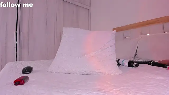 missjuliaa  online show from 01/30/25, 06:24