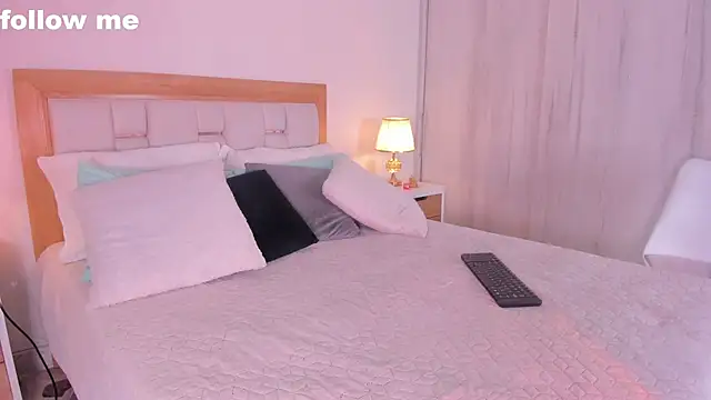 missjuliaa  online show from 02/08/25, 03:19