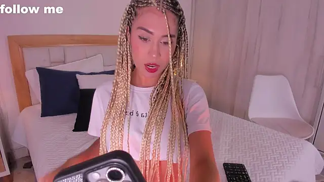 missjuliaa  online show from 02/27/25, 03:25