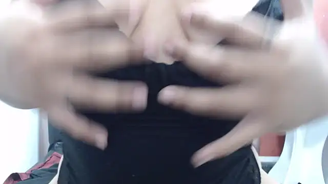 Laura hottt online show from 11/15/25, 04:03