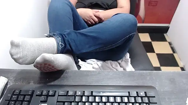 Laura hottt online show from 06/13/26, 10:46