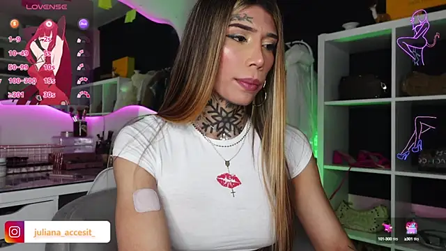 caroline cossei online show from 01/15/25, 08:37