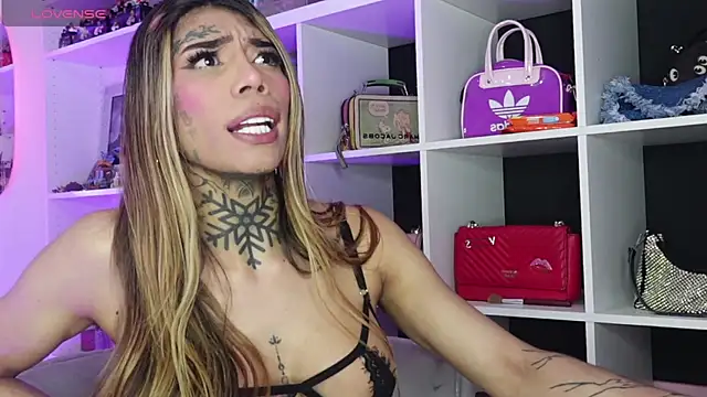 caroline cossei online show from 03/18/25, 04:37