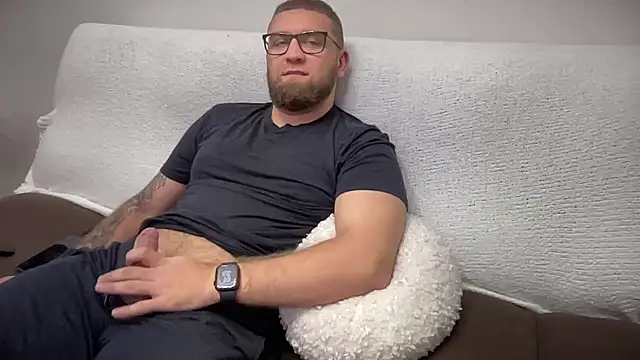 Bear bear  online show from 12/22/24, 10:36