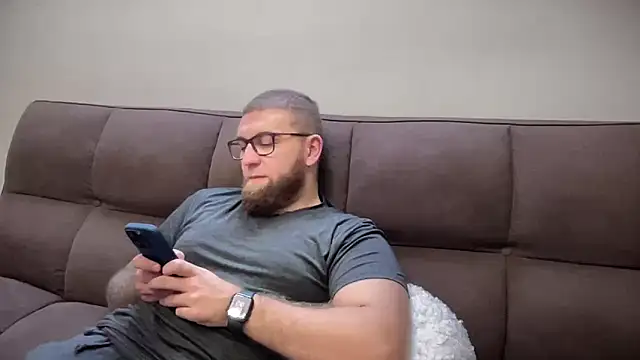 Bear bear  online show from 12/27/24, 10:01