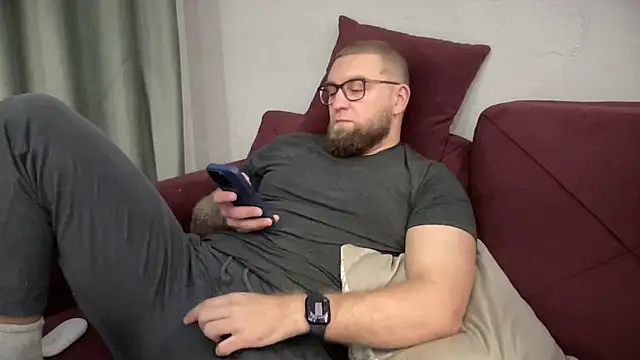 Bear bear  online show from 02/02/25, 03:17