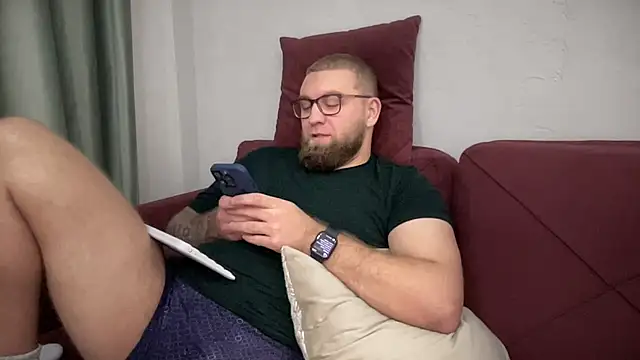 Bear bear  online show from 02/09/25, 11:04