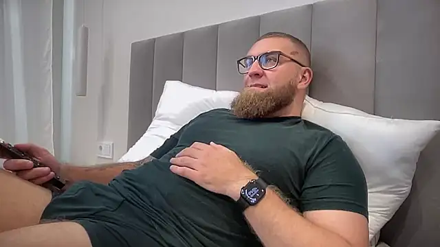 Bear bear  online show from 09/30/25, 10:20