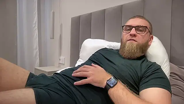 Bear bear  online show from 10/09/25, 11:19