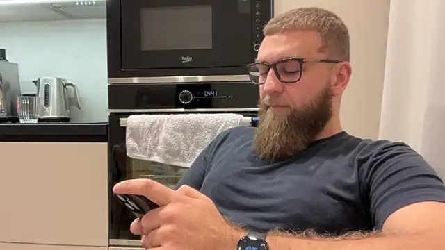 Bear bear  online show from 11/12/25, 11:21