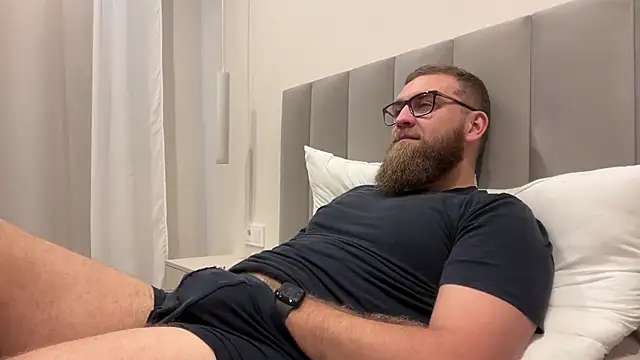 Bear bear  online show from 11/14/25, 11:42