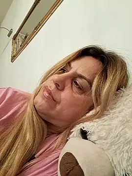 Snapshot of OliviaLewis chatting on 02/20/25, 04:50 OliviaLewis online show from 02/20/25, 04:50