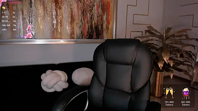 Snapshot of JuanitaClay chatting on 11/20/25, 12:05 JuanitaClay online show from 11/20/25, 12:05