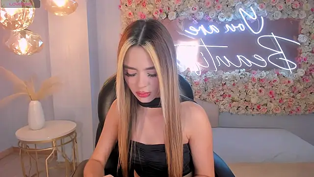 Snapshot of JuanitaClay chatting on 12/15/25, 12:20 JuanitaClay online show from 12/15/25, 12:20
