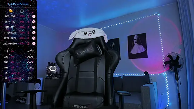 Snapshot of RachelQueen_ chatting on 11/13/25, 10:36 RachelQueen online show from 11/13/25, 10:36