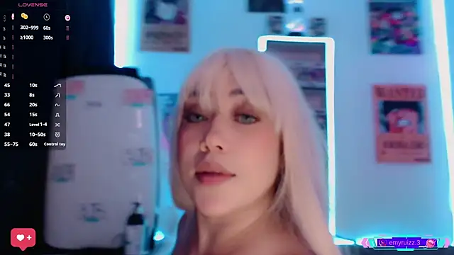 Snapshot of Emmy_Ruiz chatting on 03/08/25, 01:17 Emmy Ruiz online show from 03/08/25, 01:17