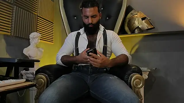 Snapshot of BeardAndrew chatting on 11/18/25, 05:23 BeardAndrew online show from 11/18/25, 05:23