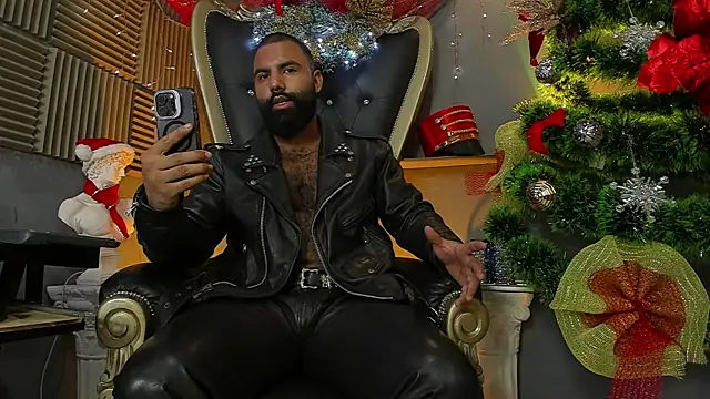 Snapshot of BeardAndrew chatting on 12/15/25, 11:03 BeardAndrew online show from 12/15/25, 11:03