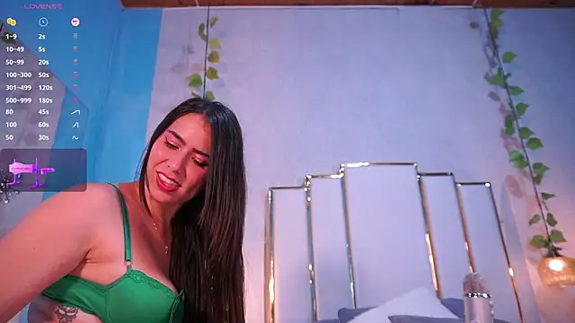 lara giraldo online show from 12/31/24, 07:10
