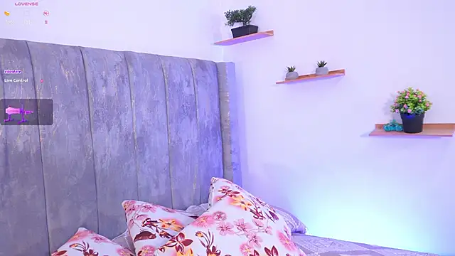 lara giraldo online show from 09/18/25, 12:51