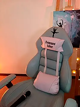 Snapshot of francesca_baker1007 chatting on 10/18/25, 01:08 francesca baker1007 online show from 10/18/25, 01:08