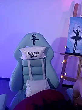 Snapshot of francesca_baker1007 chatting on 10/21/25, 12:00 francesca baker1007 online show from 10/21/25, 12:00