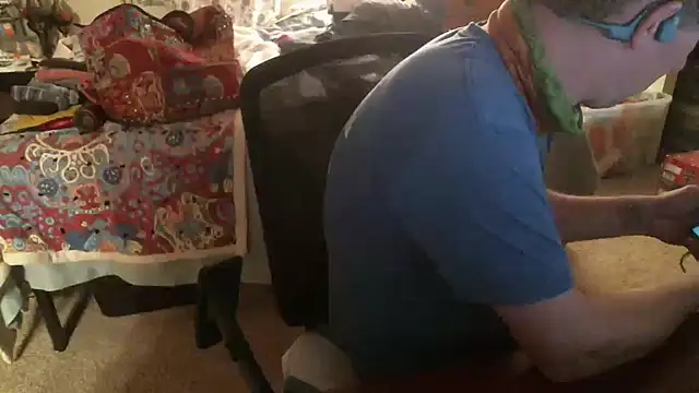 MormonPineapples online show from 10/19/25, 04:02