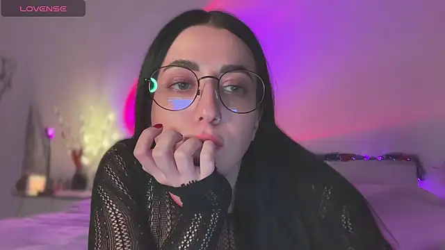 Emylia online show from 12/30/24, 12:43