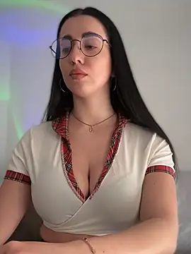 Emylia online show from 02/17/25, 04:37