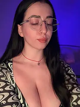 Snapshot of Emylia chatting on 11/09/25, 05:00 Emylia online show from 11/09/25, 05:00